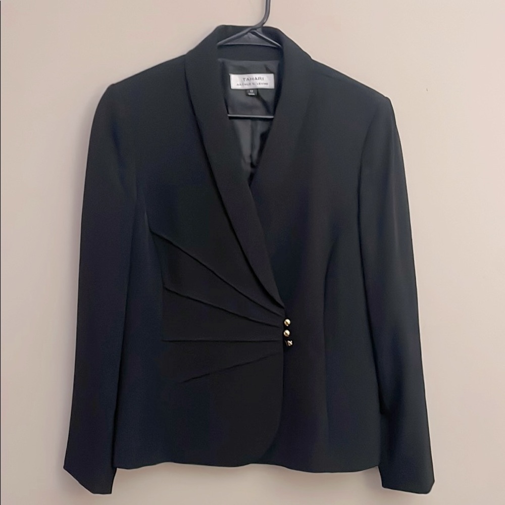 TAHARI ARTHUR S. LEVINE Black Blazer Size 12